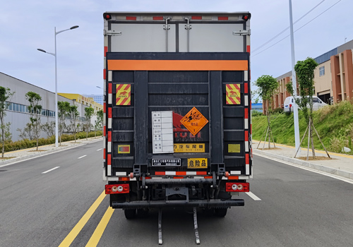 匯力威牌VVV5041XQYBJ6爆破器材運(yùn)輸車公告圖片