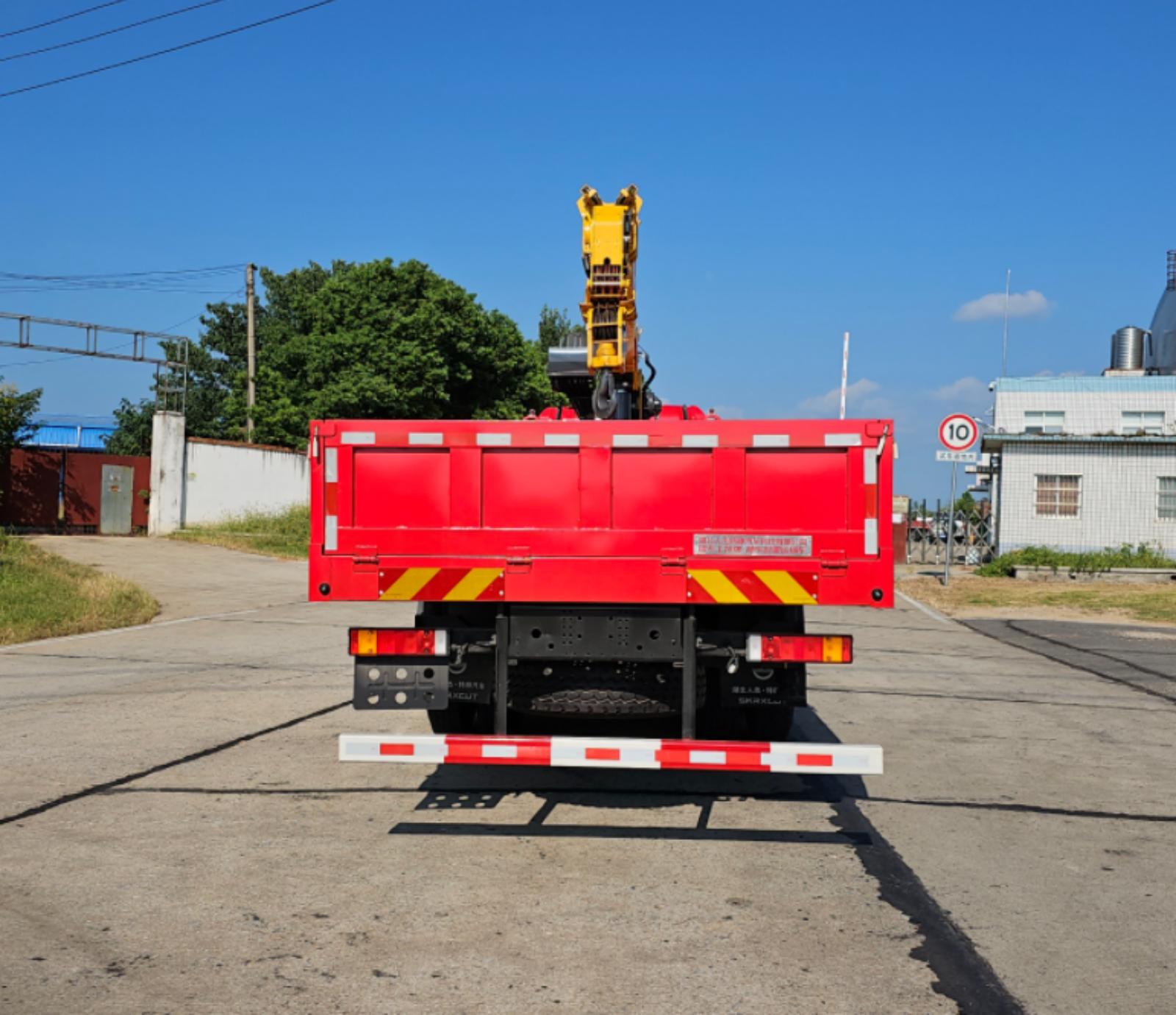 猛卡士特牌XCL5253JSQD6隨車(chē)起重運(yùn)輸車(chē)公告圖片