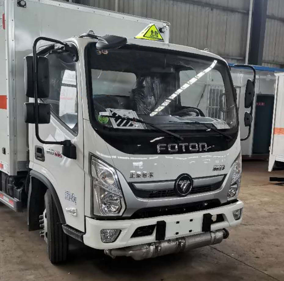 程力威牌CLW5041XRQB6易燃?xì)怏w廂式運(yùn)輸車公告圖片