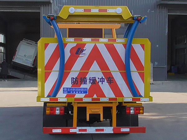 程力威牌CLW5040TFZ6ZC防撞缓冲车公告图片