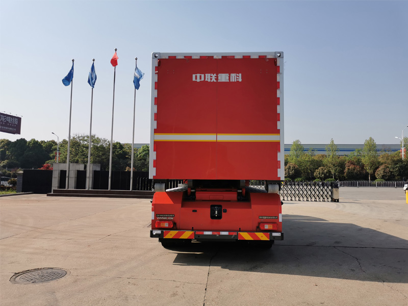 自装卸式消防车图片