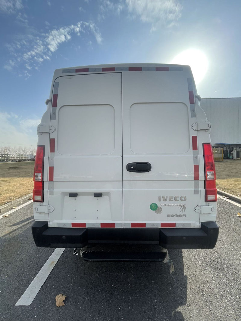 依維柯牌NJ5046XXYZAQ廂式運(yùn)輸車公告圖片