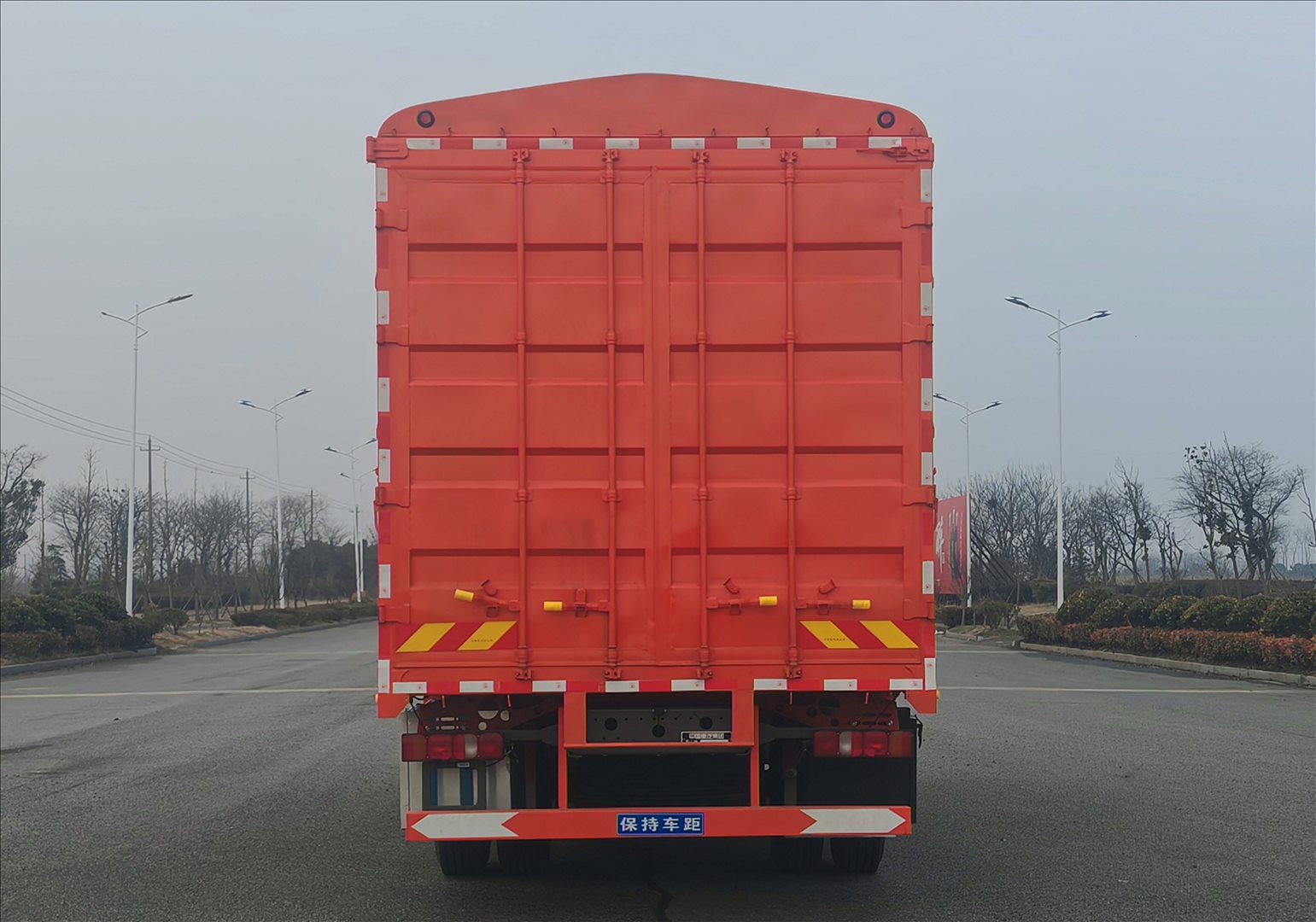 豪沃牌ZZ5187CCQN511KF1畜禽运输车公告图片