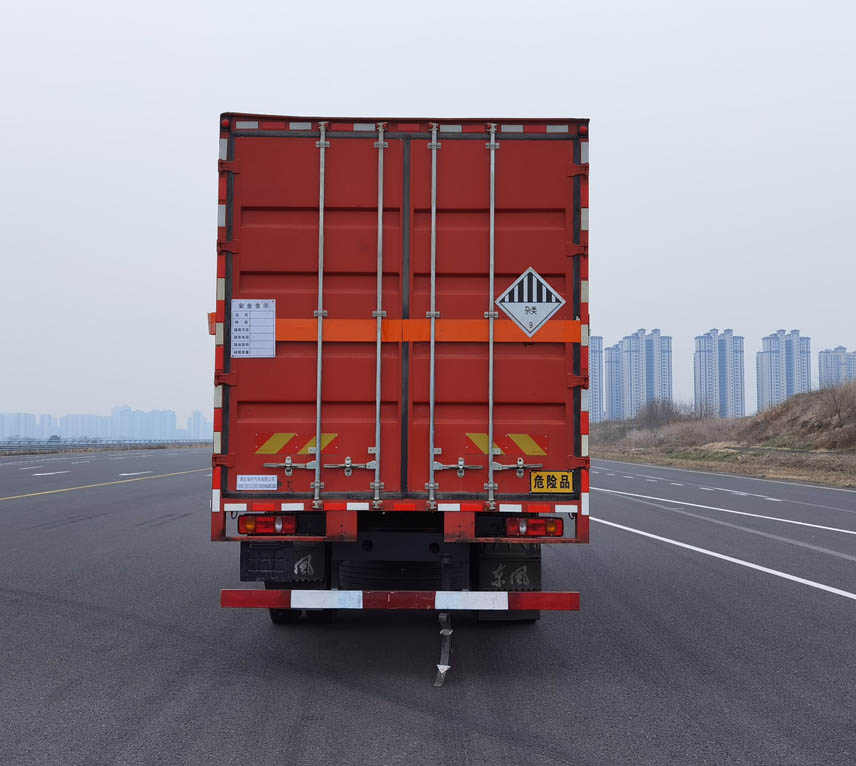 東駒牌LDW5183XZW6D雜項(xiàng)危險(xiǎn)物品廂式運(yùn)輸車(chē)公告圖片