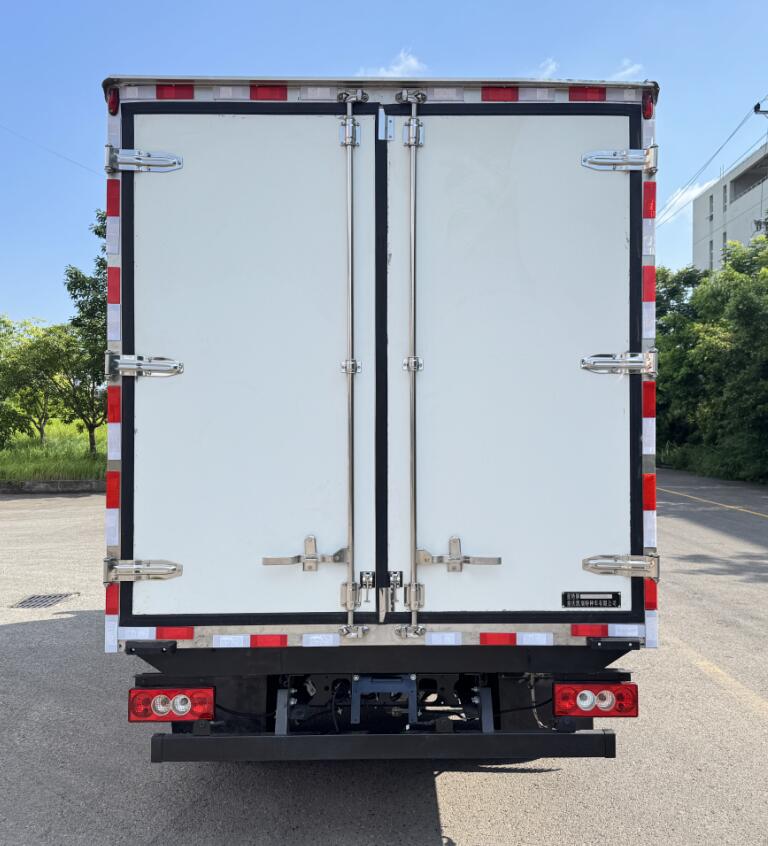 重特牌QYZ5045XLCBJBEV纯电动冷藏车公告图片