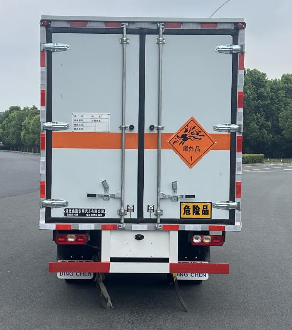 鼎宸腾兴牌DCZ5040XQYSH6爆破器材运输车公告图片