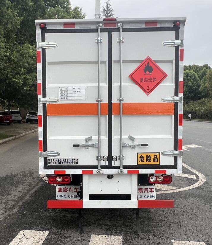 鼎宸騰興牌DCZ5033XRYSH6易燃液體廂式運(yùn)輸車公告圖片