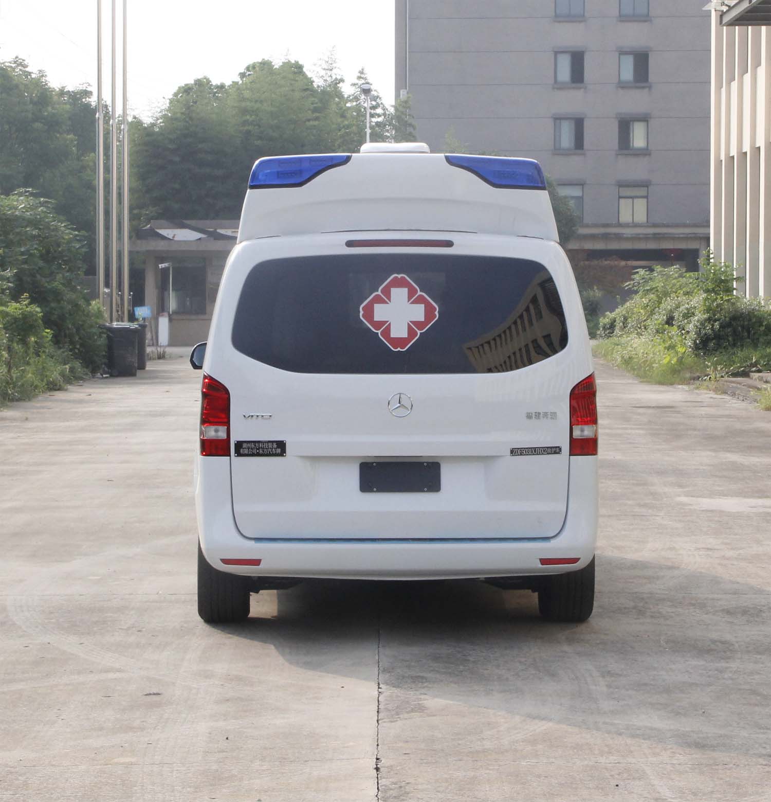 東方汽車牌ZDF5031XJHX2救護(hù)車公告圖片