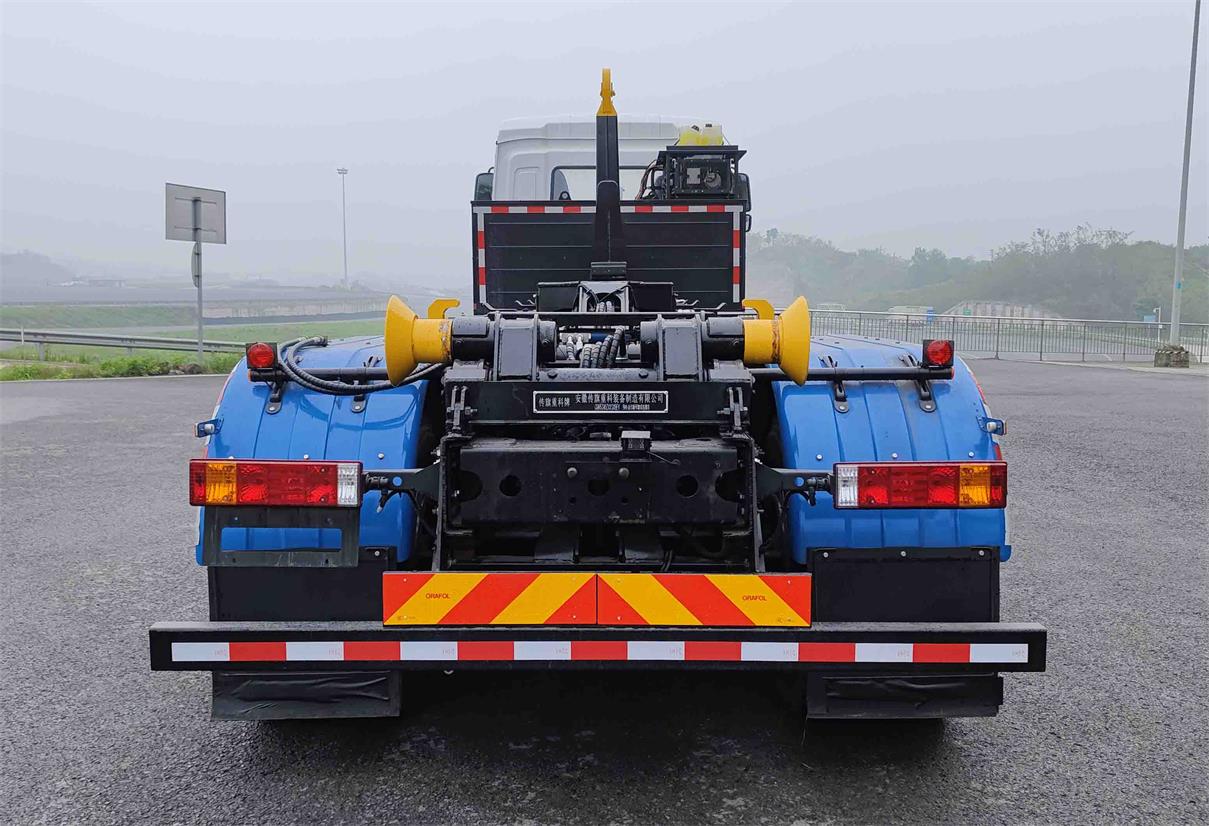 傳旗重科牌CQH5310ZXXSXBEV純電動車廂可卸式垃圾車公告圖片