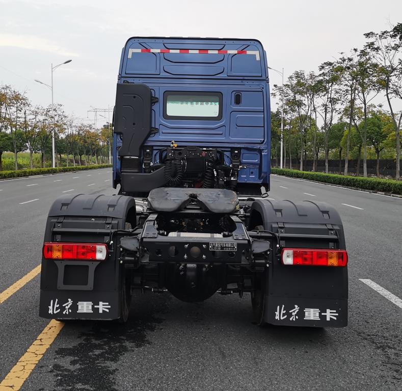 BJ4180D6AP-3 北京牌480马力单桥柴油国六半挂牵引车图片