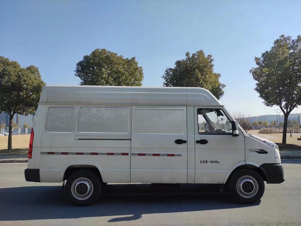 依維柯牌NJ5046XXYZAJ廂式運(yùn)輸車公告圖片