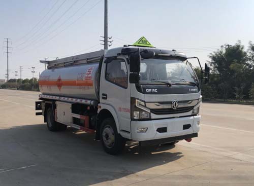 专威牌HTW5125GYYEQ6运油车