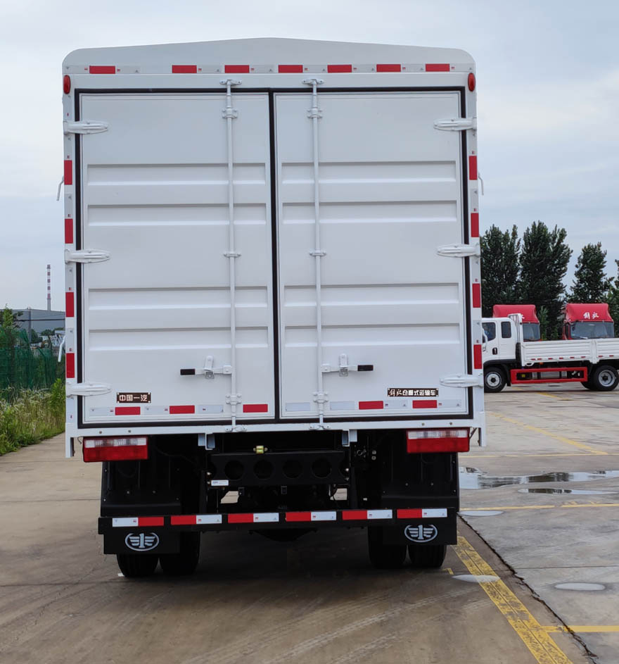 解放牌CA5120CCYP40K45L2E6A85倉柵式運(yùn)輸車公告圖片