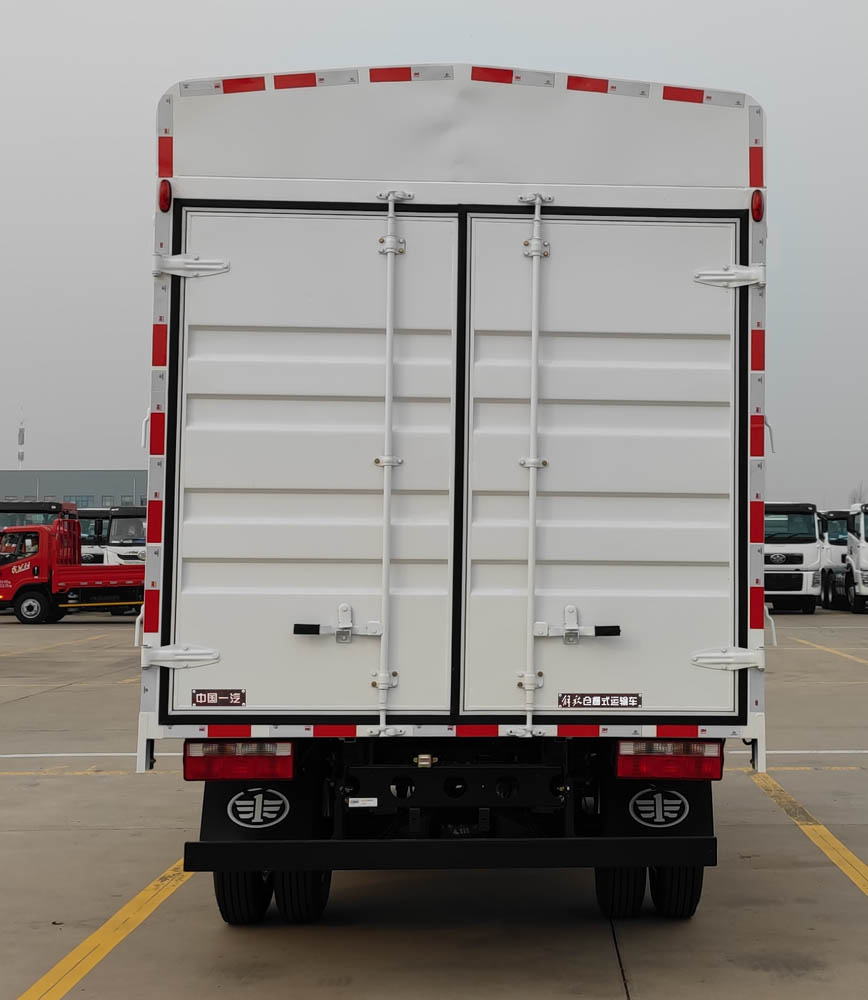 解放牌CA5048CCYP40K41L2E6A84倉柵式運輸車公告圖片