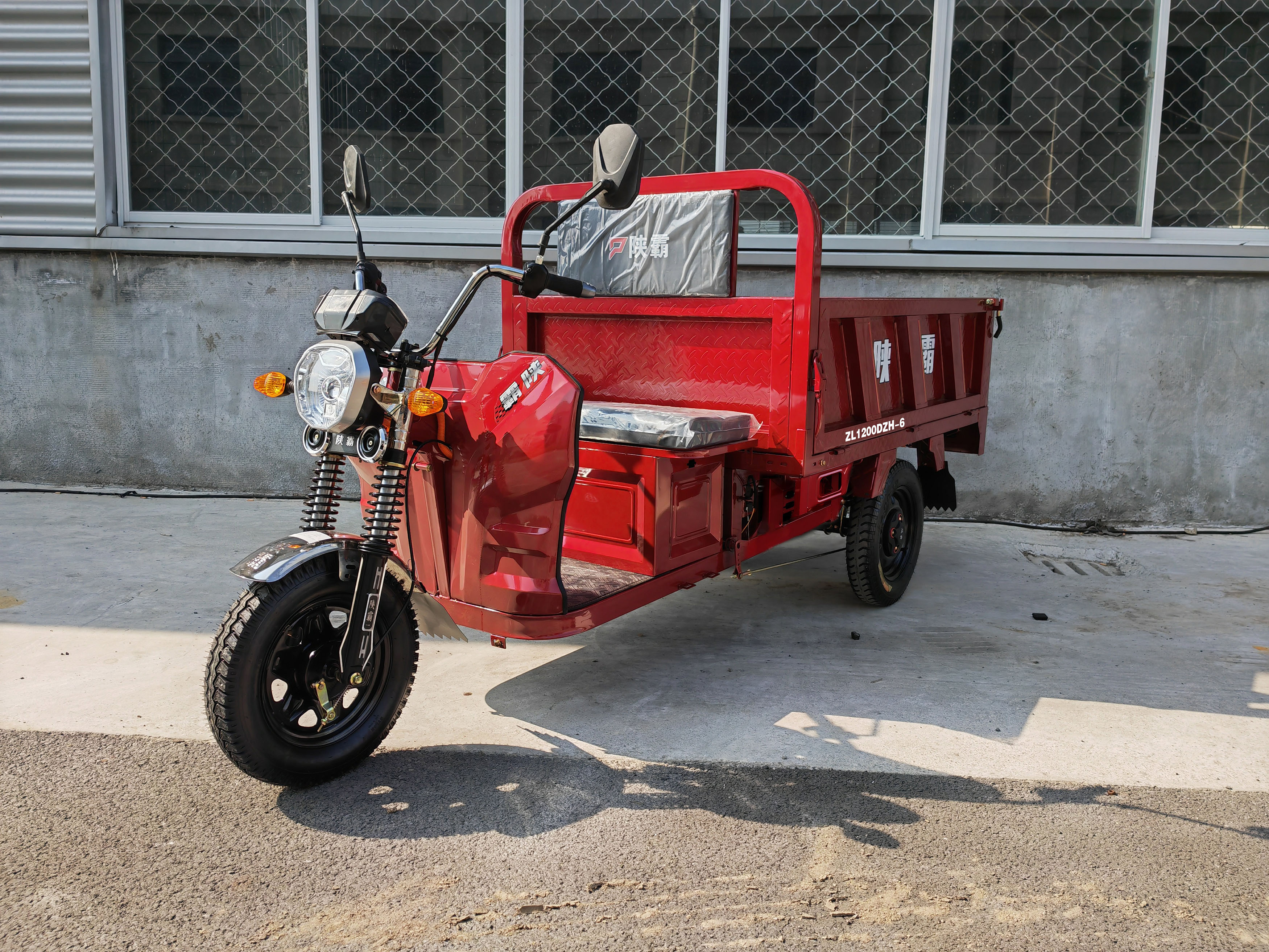 ZL1200DZH-6 陕霸牌纯电动前鼓式后鼓式电动正三轮摩托车图片