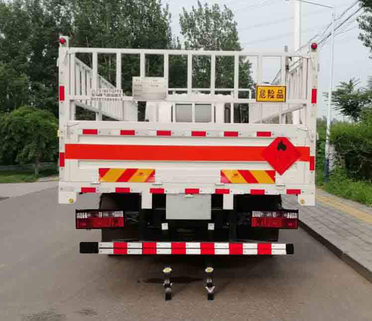 駝馬牌JLC5181TQPGJ氣瓶運(yùn)輸車公告圖片