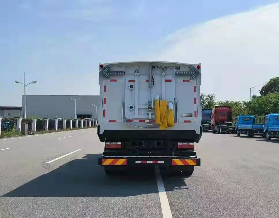 賽沃牌SAV5180TXSBEV純電動洗掃車公告圖片