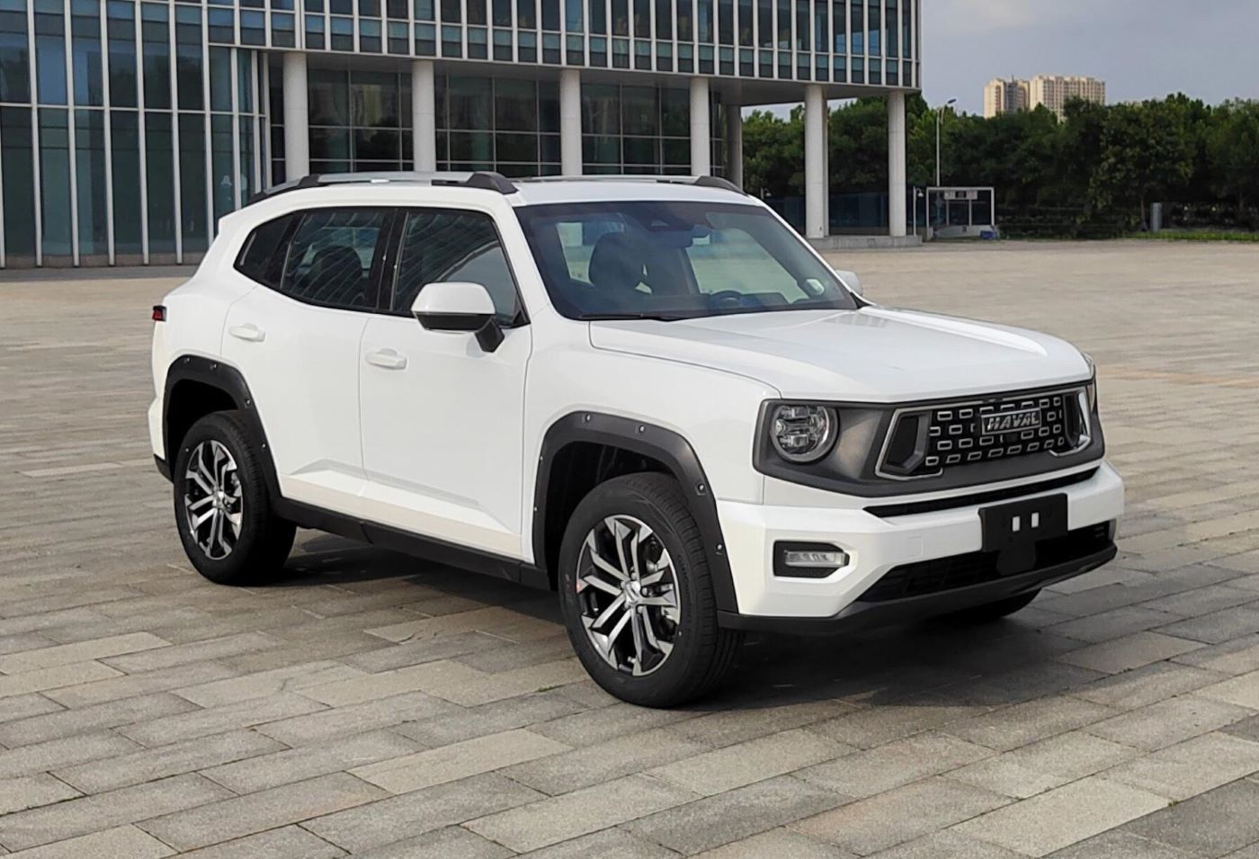 哈弗牌4.7米5座多用途乘用车(CC6470CF00A)