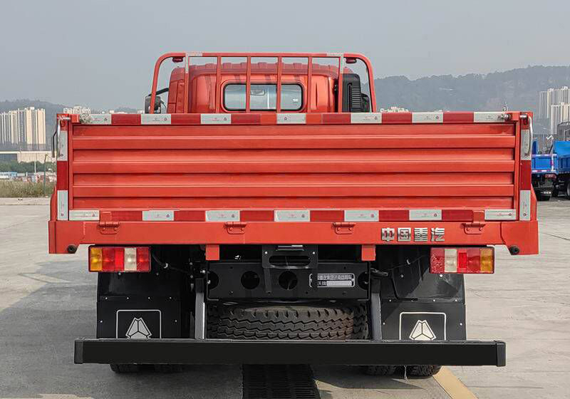 ZZ1087G3815F180 豪沃牌140马力单桥柴油5.2米国六载货汽车图片