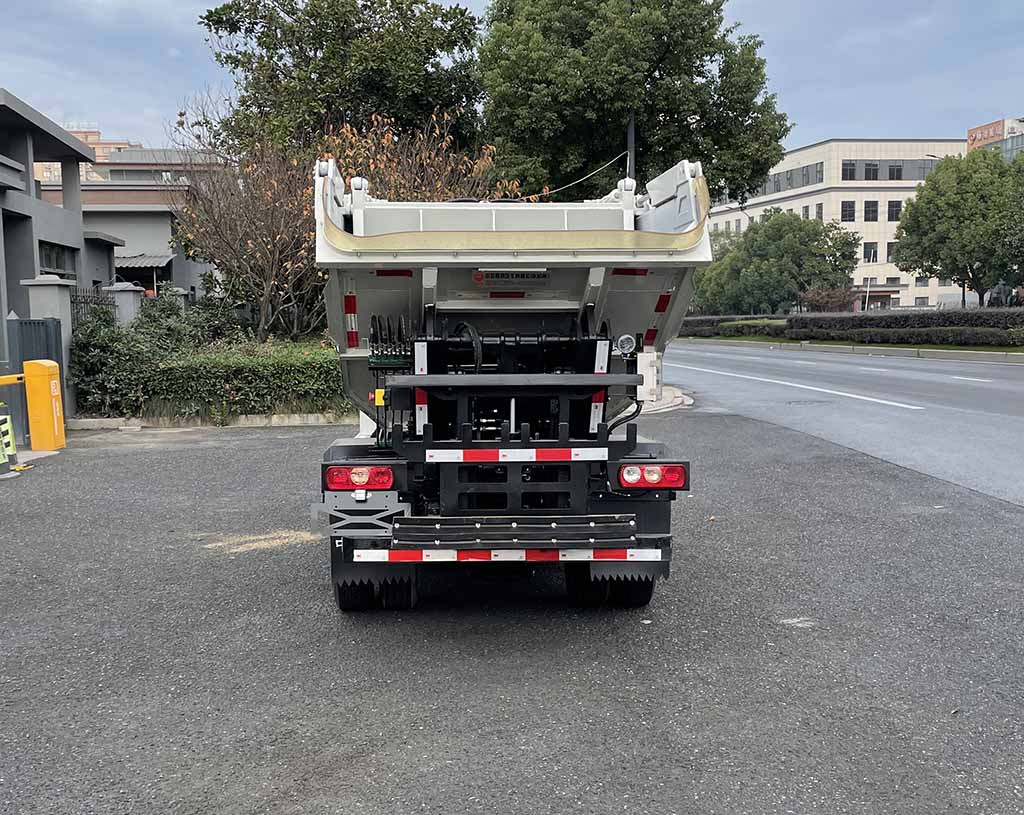 中汽牌ZQZ5045ZZZBEVSH純電動(dòng)自裝卸式垃圾車公告圖片