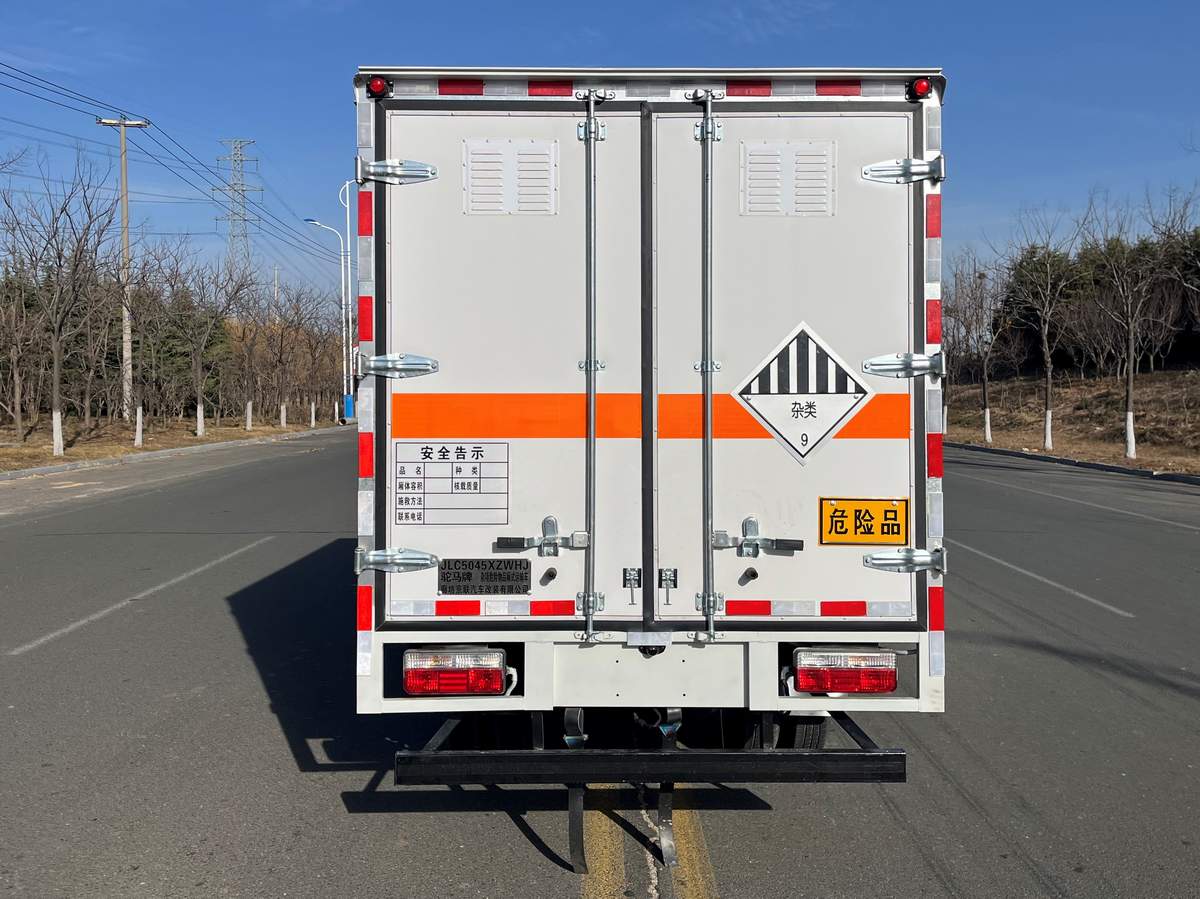 驼马牌JLC5045XZWHJ杂项危险物品厢式运输车公告图片