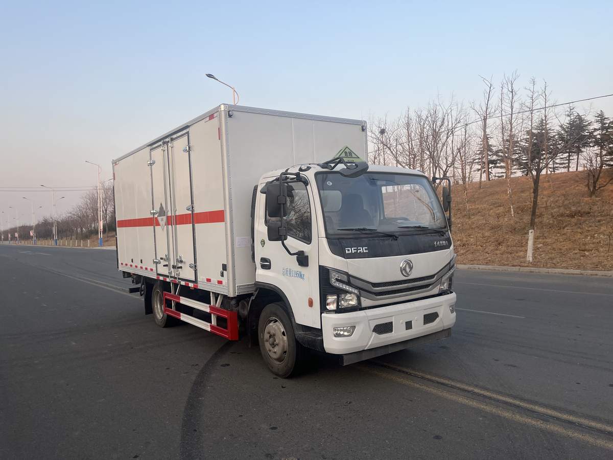 驼马牌JLC5125XZWHJ杂项危险物品厢式运输车
