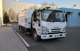 扫路车
