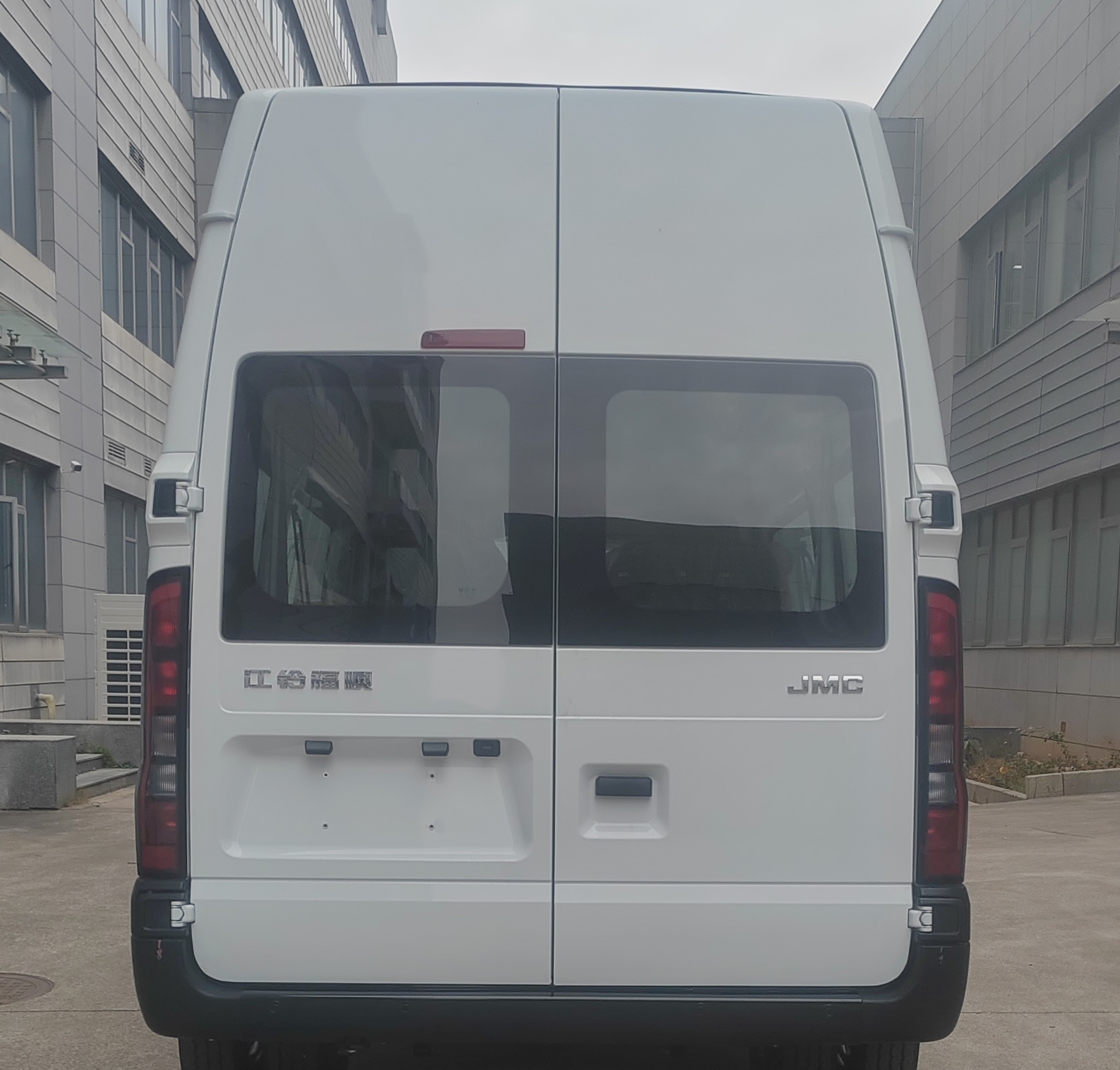 多用途乘用车图片