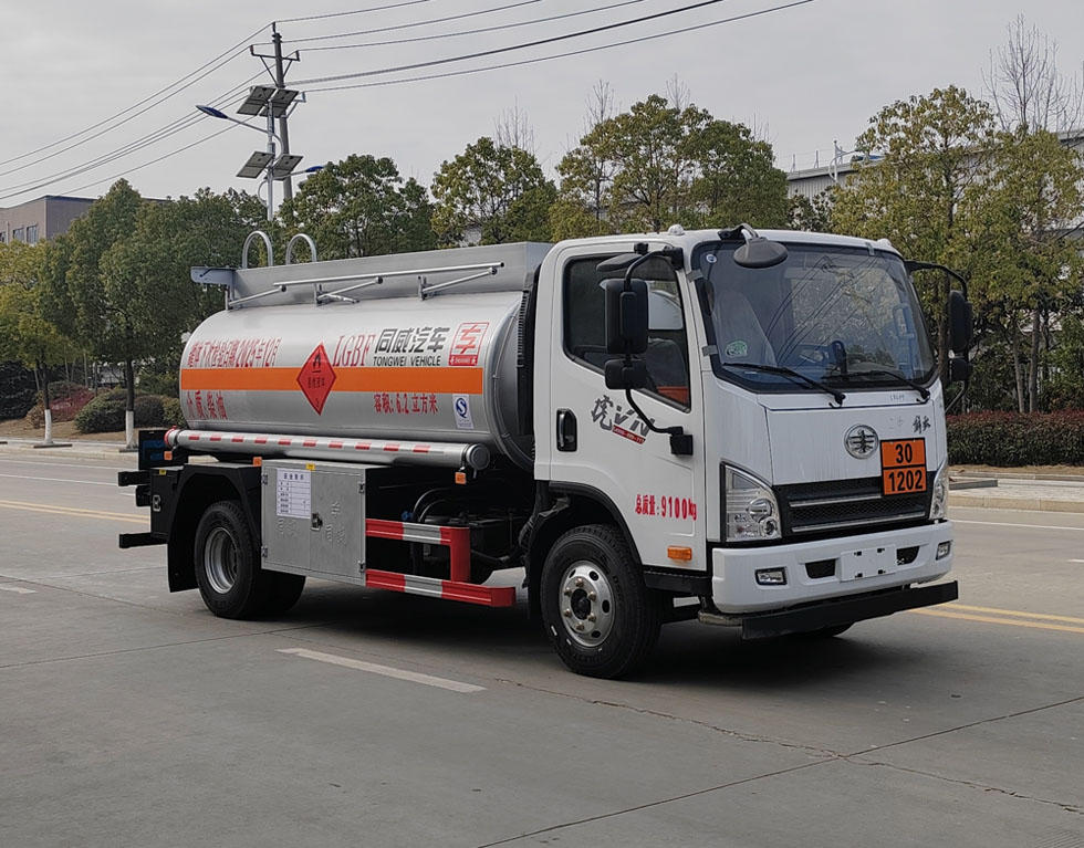 專威牌HTW5091GJYCAC6加油車公告圖片