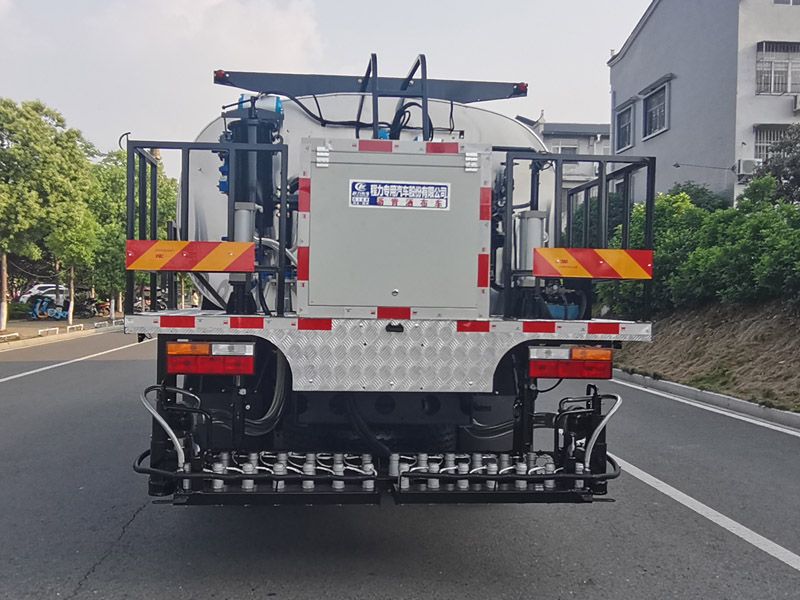 程力威牌CLW5160GLQALY沥青洒布车公告图片
