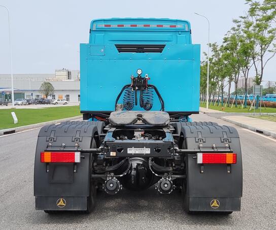 HQC42503SWBEV2 三一牌653马力后双桥,后八轮纯电动纯电动半挂牵引车图片