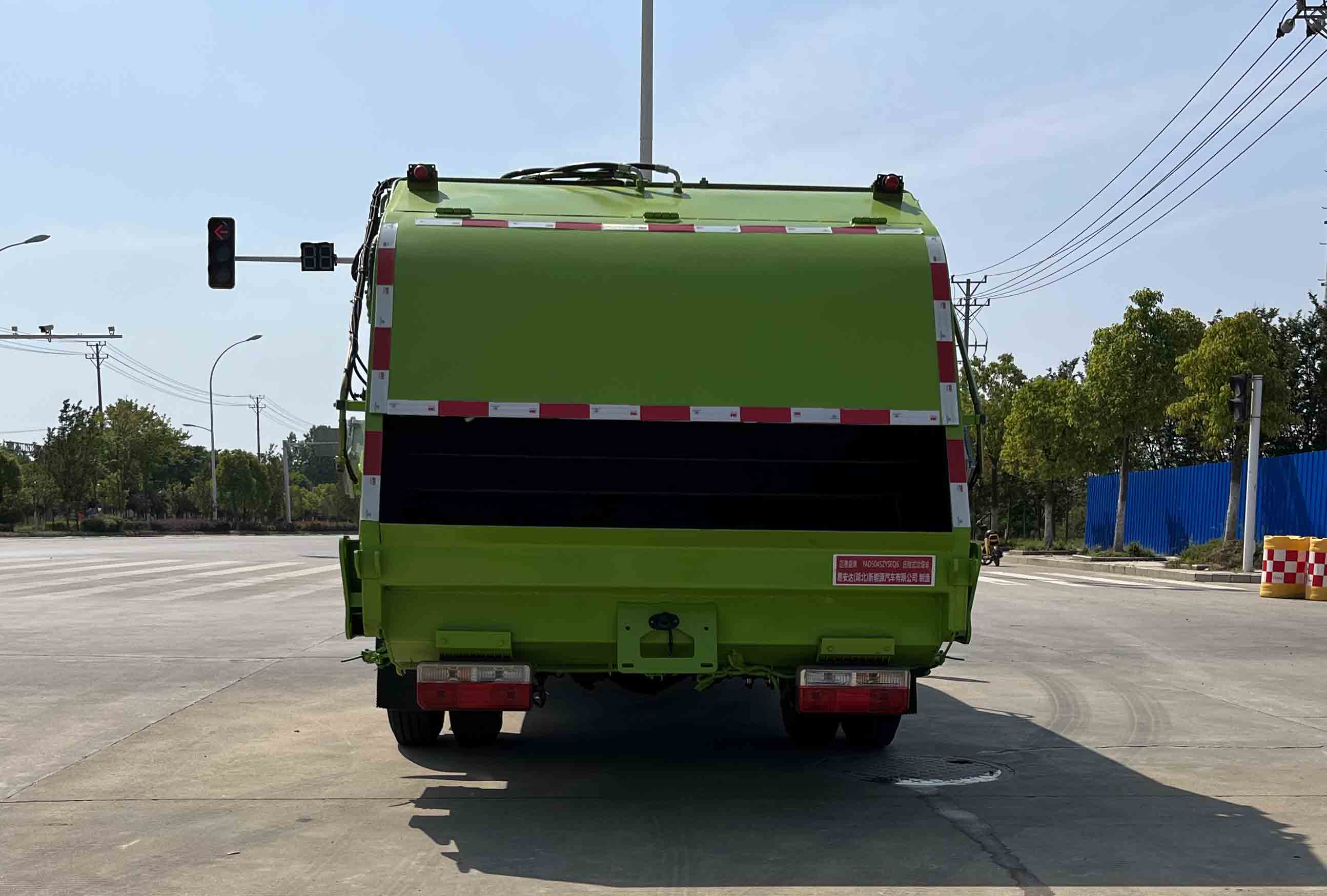 邁德盛牌YAD5045ZYSEQ6壓縮式垃圾車公告圖片