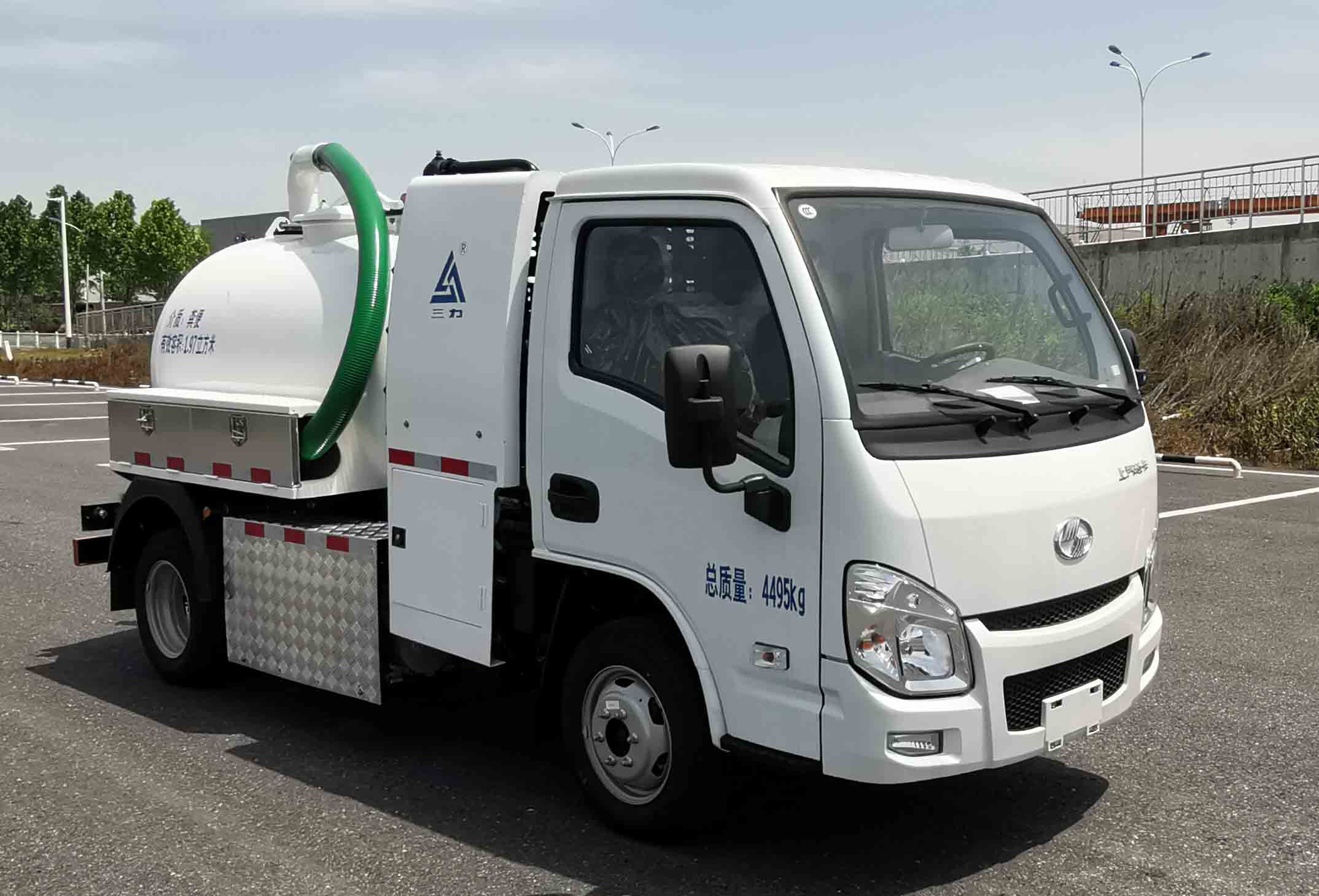 三力牌CGJ5041GXESHBEV1纯电动吸粪车