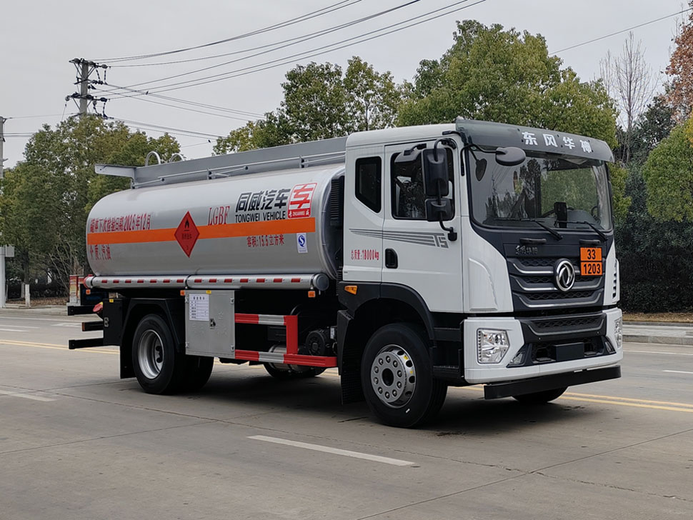 专威牌HTW5182GJYEQ6加油车