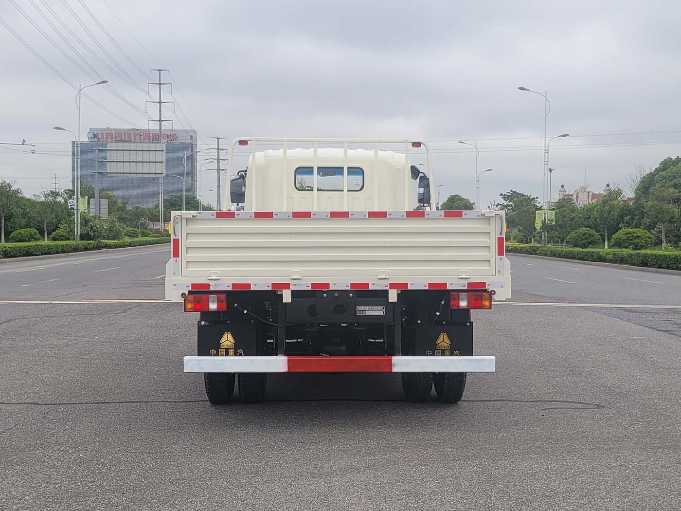 豪沃牌ZZ1127K3315Z1BEV纯电动载货汽车公告图片