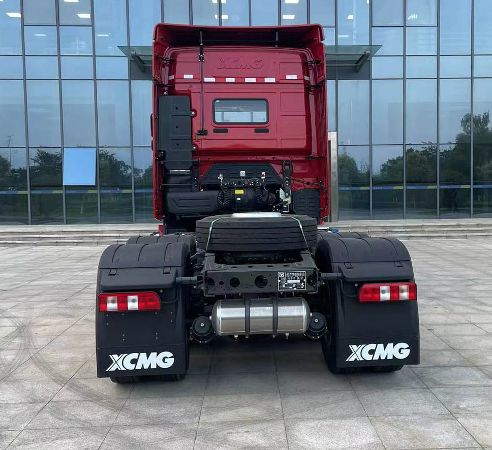 XGA4253D6WC 徐工牌660马力后双桥,后八轮柴油国六半挂牵引车图片