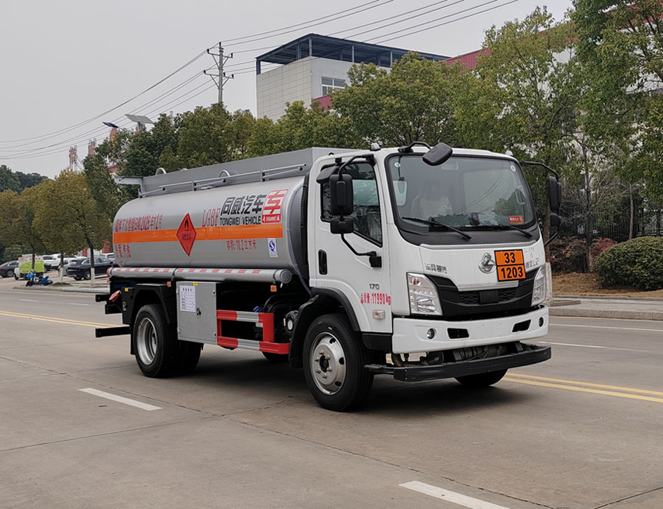 专威牌HTW5127GJYLZ6Q加油车