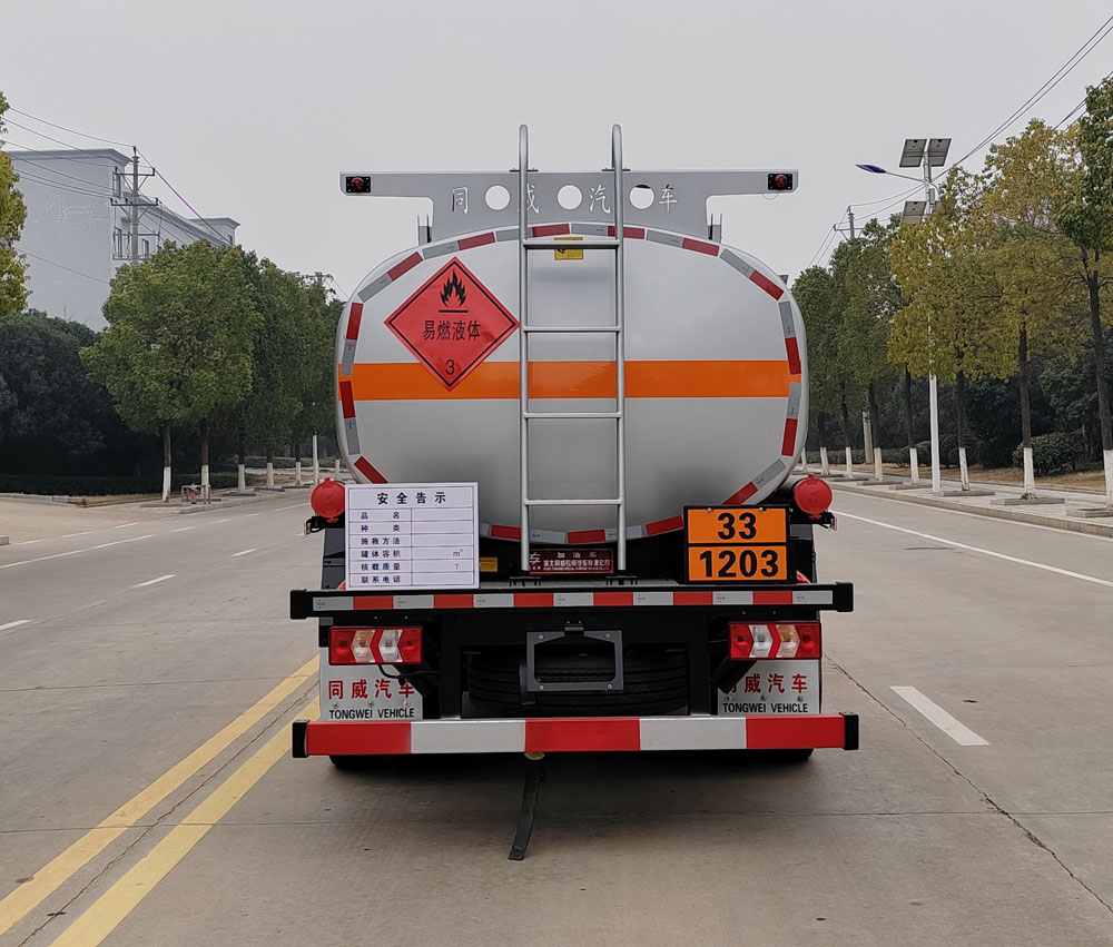 專威牌HTW5127GJYLZ6Q加油車公告圖片