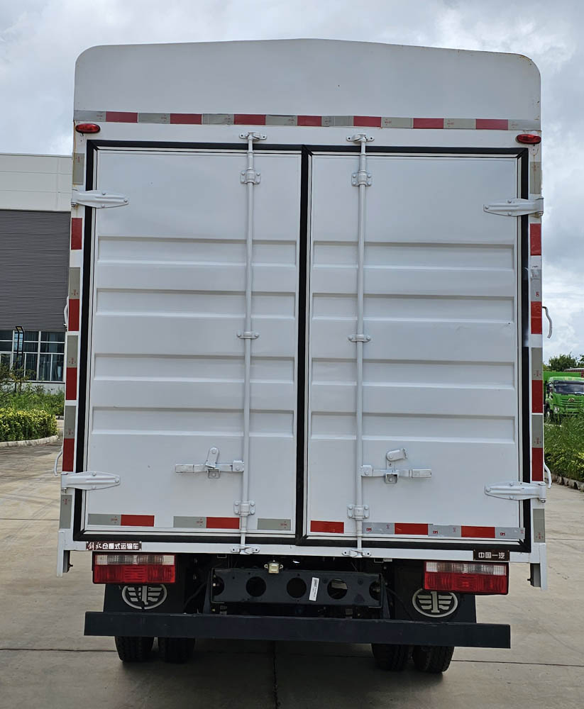 解放牌CA5043CCYP40K61L2E6A84倉柵式運輸車公告圖片