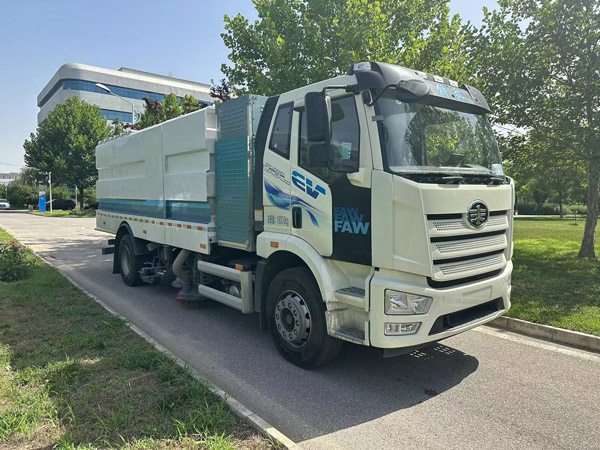 CHD5182TXSJFBEV型纯电动洗扫车图片