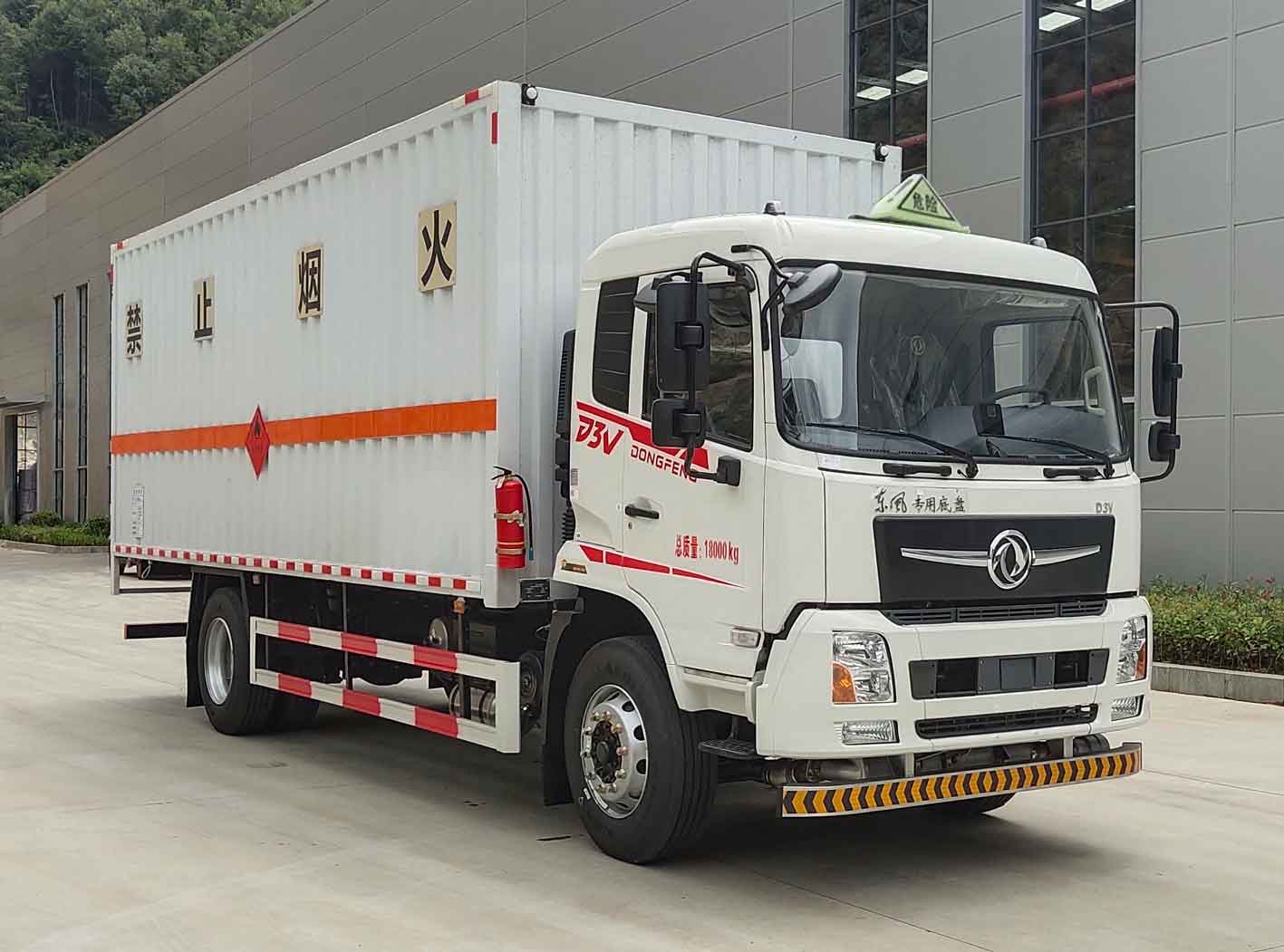 专致牌YZZ5183XRYDFV6易燃液体厢式运输车
