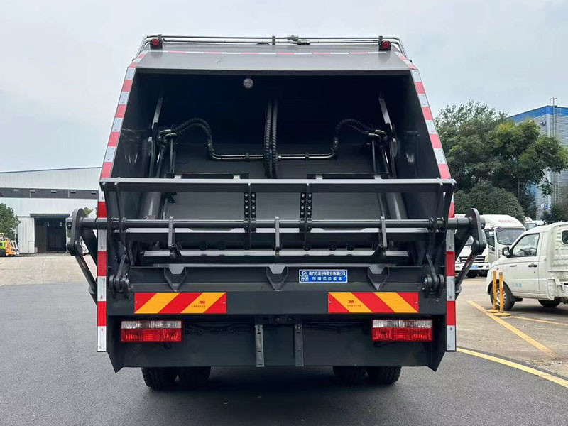 程力威牌CLW5182ZYSBHJ壓縮式垃圾車公告圖片