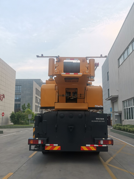 徐工牌XZJ5600JQZ130K汽车起重机公告图片
