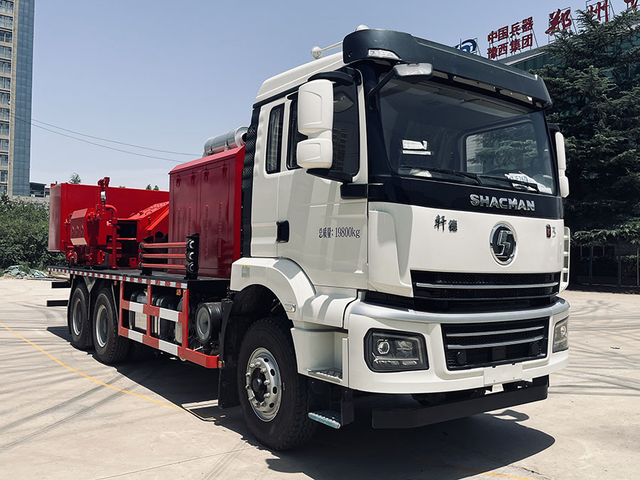 YZZ5200TYL105R型压裂车图片