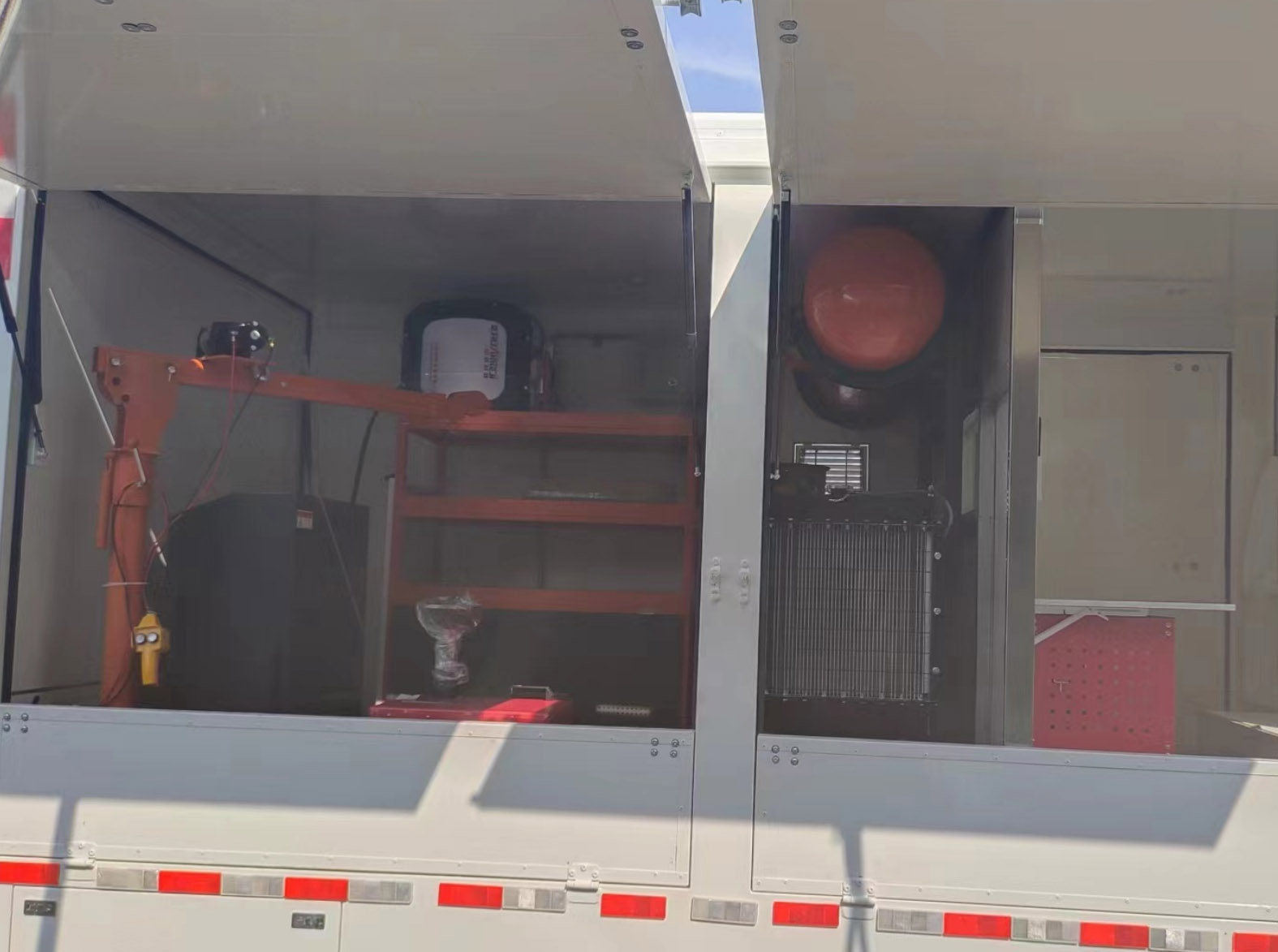 舜泰牌BTQ5044XJCBEV純電動檢測車公告圖片