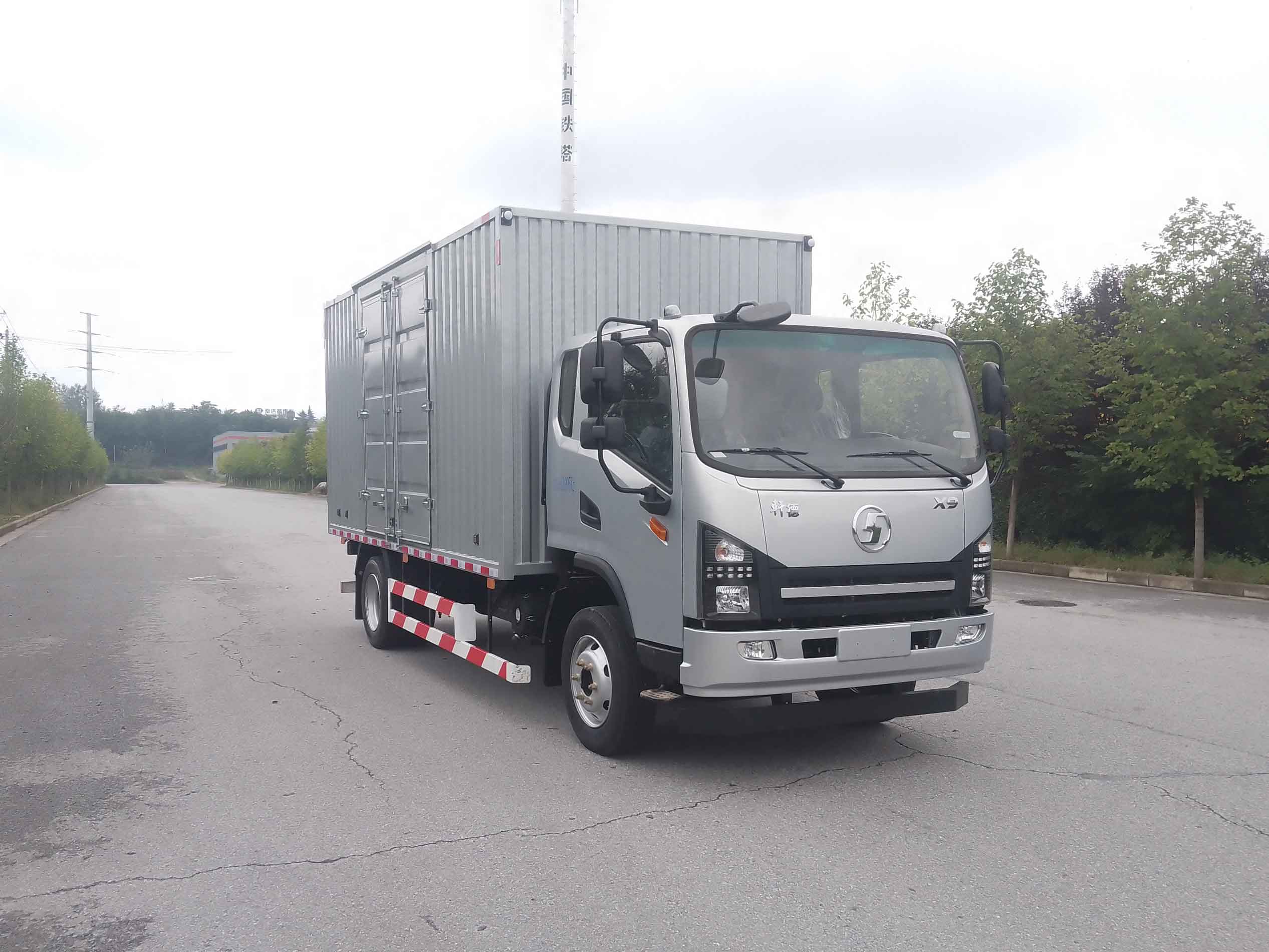 陜汽牌SX5120XXYNP6421廂式運(yùn)輸車公告圖片