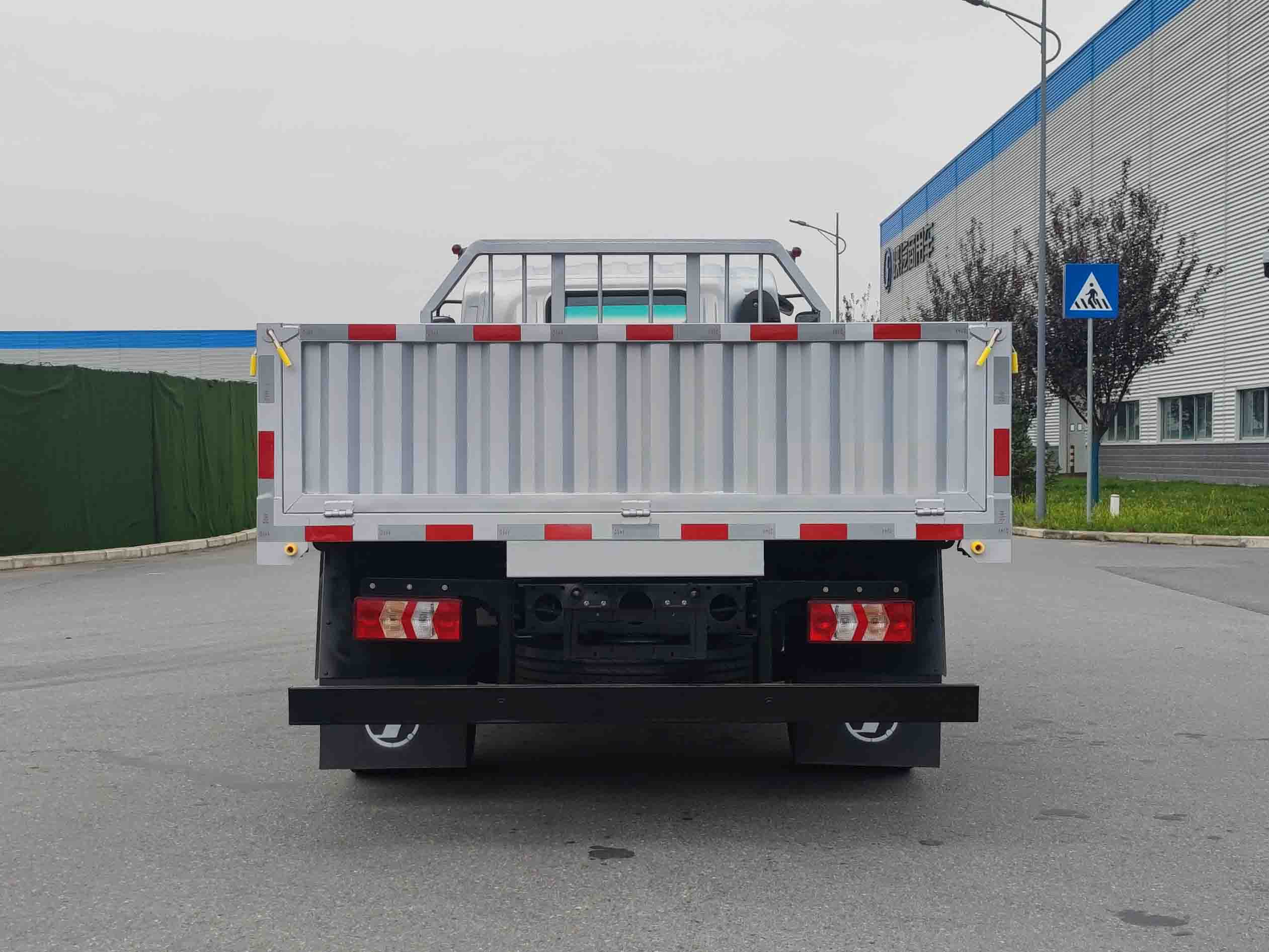 SX1120NP6421 陕汽牌177马力单桥柴油5.4米国六载货汽车图片