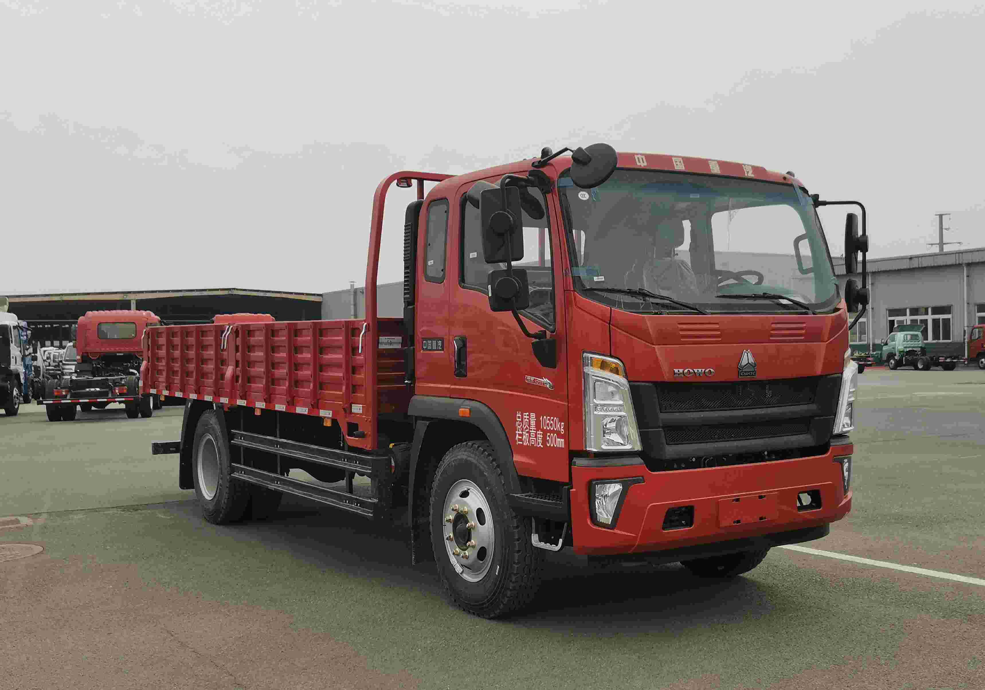 豪沃牌 190马力 载货汽车(ZZ1117H4515F1B)