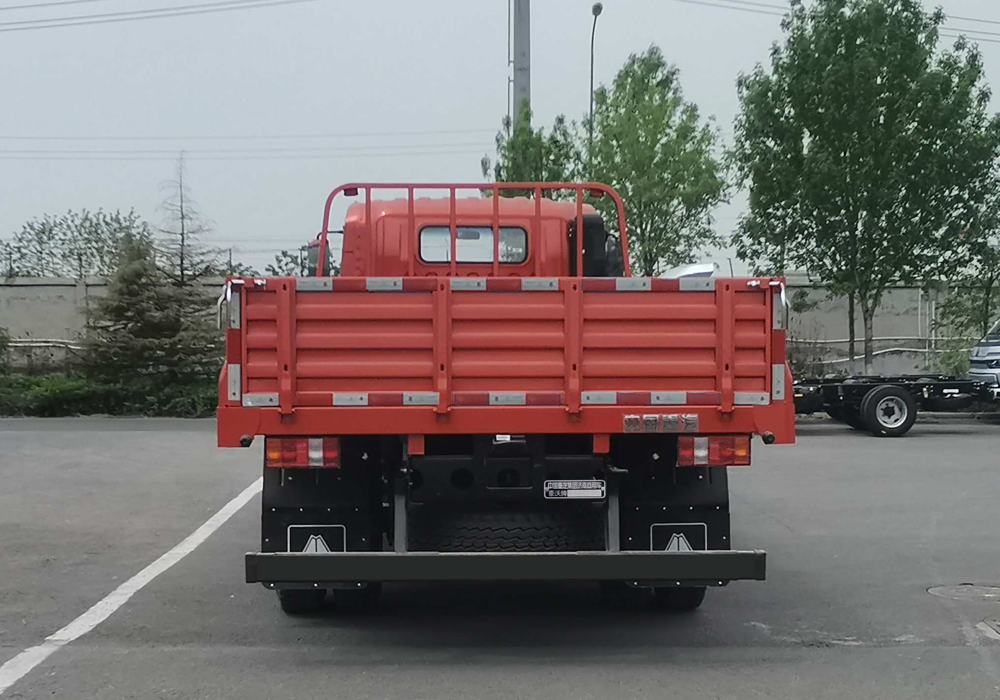 ZZ1117H4515F1B 豪沃牌190马力单桥柴油5.8米国六载货汽车图片