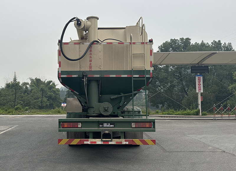 解放牌CA5310ZSLP62K1L6T4E6Z散装饲料运输车公告图片